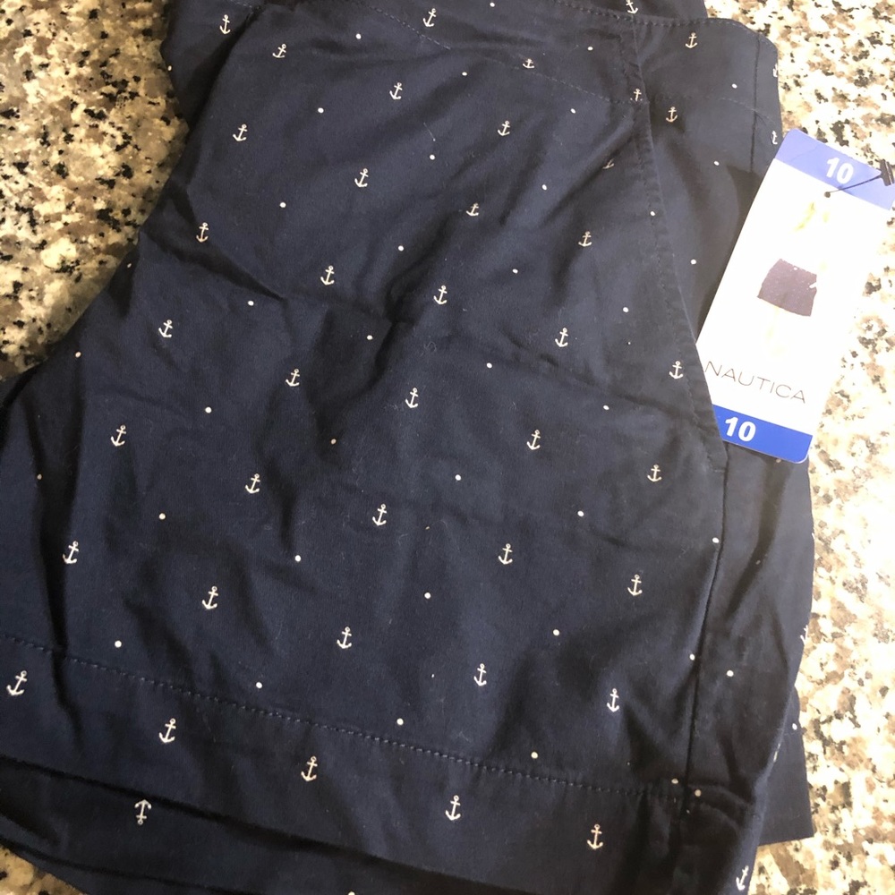 Nautica shorts size 10 new with tag 💙